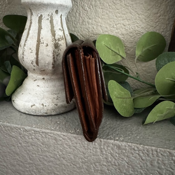 Louis Vuitton
Vintage 1996 Elise Wallet - Picture 4 of 15